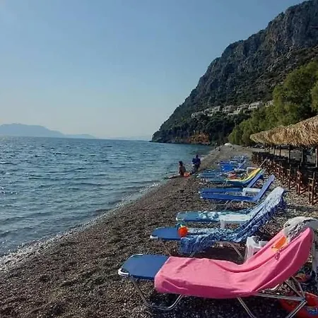 بيت للعطل Epidavros - Dafni Stone & Garden Retreat *