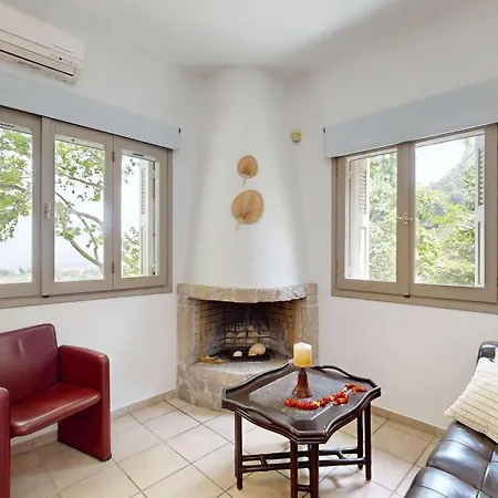 Epidavros - Dafni Stone & Garden Retreat بيت للعطل